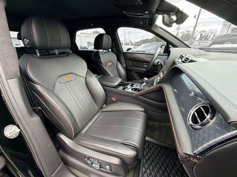 Used 2022 Bentley Bentayga AWD/4WD image 34