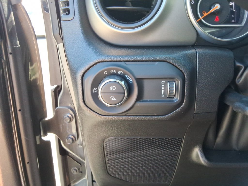 Used 2023 Jeep Gladiator Sport AWD/4WD image 35