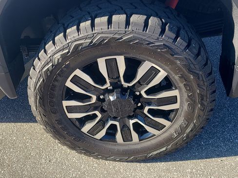 Used 2024 GMC Sierra 2500 Denali Ultimate image 10