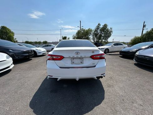 Used 2020 Toyota Camry SE w/ Convenience Package image 5