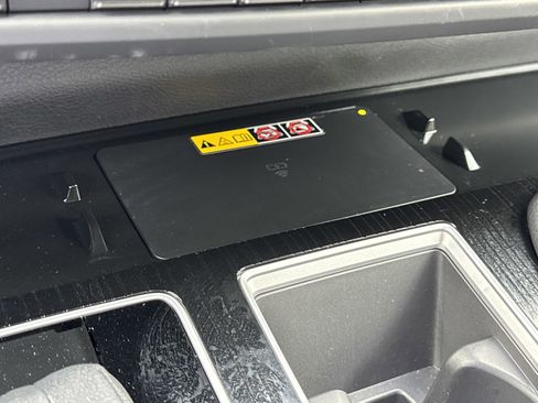 Used 2025 Toyota Sienna XSE image 31