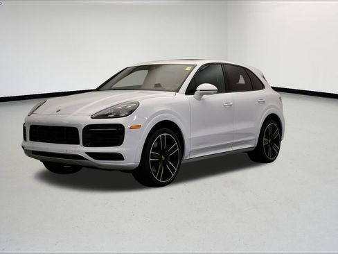 Used 2023 Porsche Cayenne S image 1