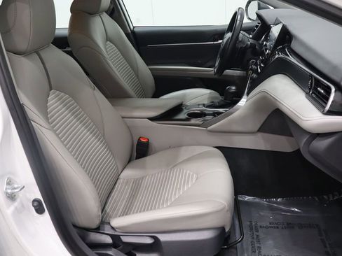 Used 2023 Toyota Camry SE image 14