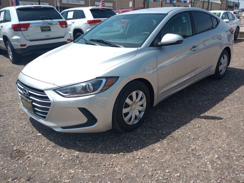 Used 2018 Hyundai Elantra SE FWD image 3