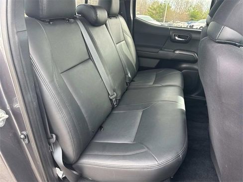 Used 2018 Toyota Tacoma TRD Sport image 22