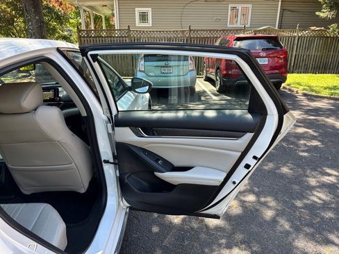 Used 2019 Honda Accord Touring image 13