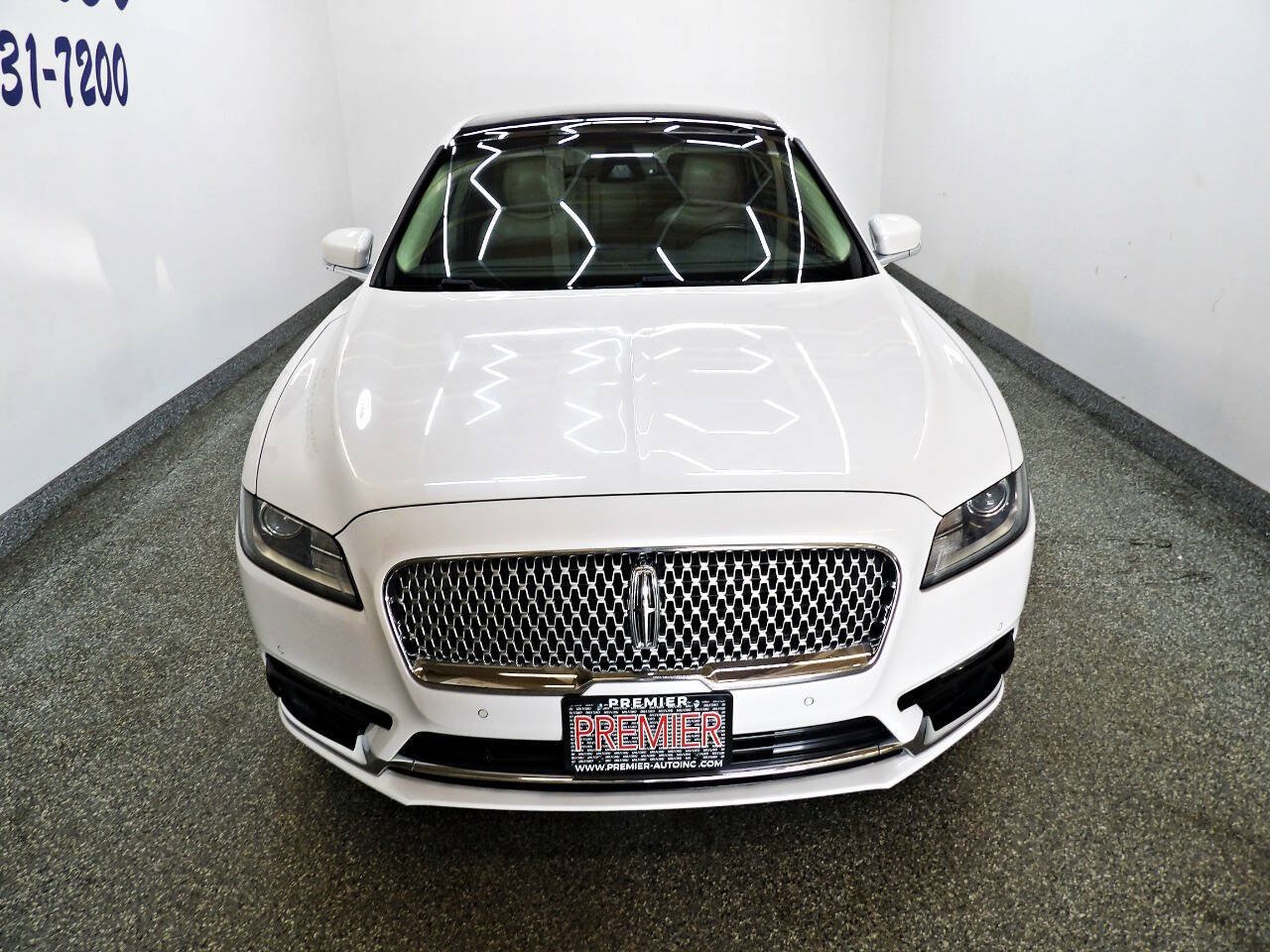 Used 2017 Lincoln Continental Select w/ Climate Package FWD image 2