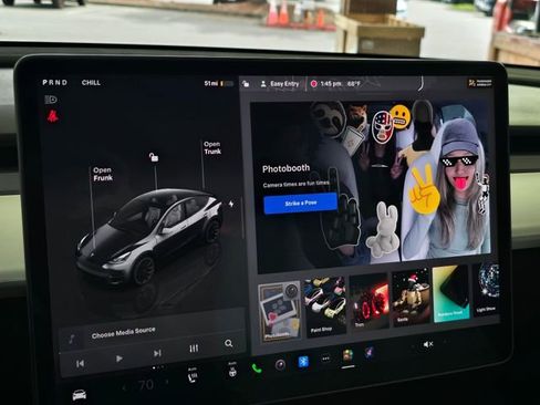 Used 2023 Tesla Model Y Long Range AWD/4WD image 42