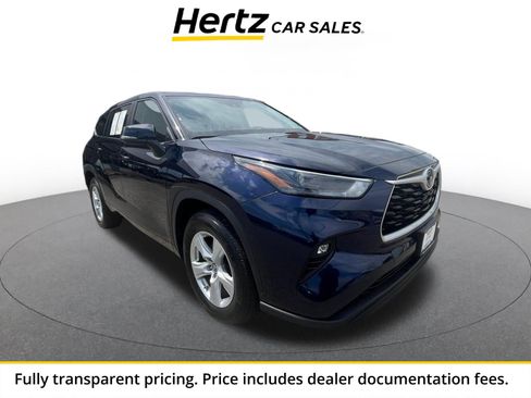 Used 2025 Toyota Highlander LE FWD image 1
