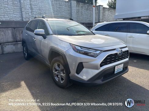 Used 2022 Toyota RAV4 XLE w/ XLE Grade Weather Package image 1