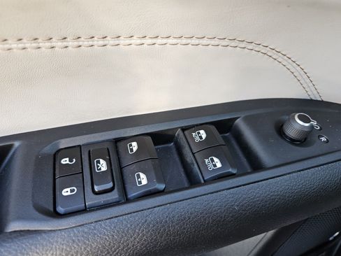 Used 2024 Jeep Compass Limited image 29