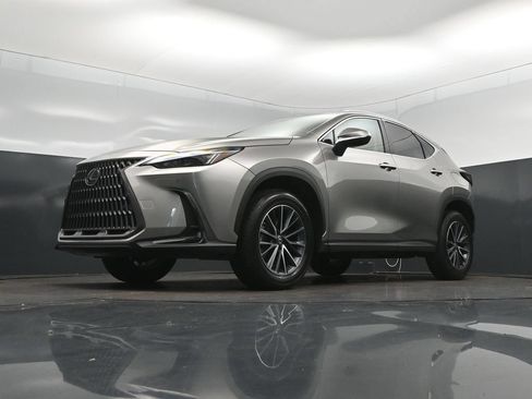 Used 2025 Lexus NX 250 FWD w/ Towing Package (2000 Lbs) image 38