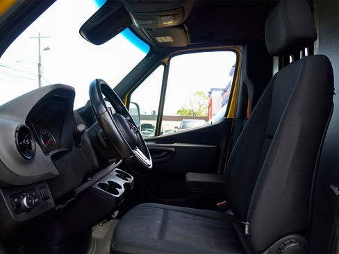 Used 2021 Mercedes-Benz Sprinter 2500 image 14