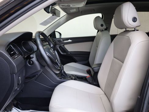 Used 2018 Volkswagen Tiguan SEL AWD/4WD image 13