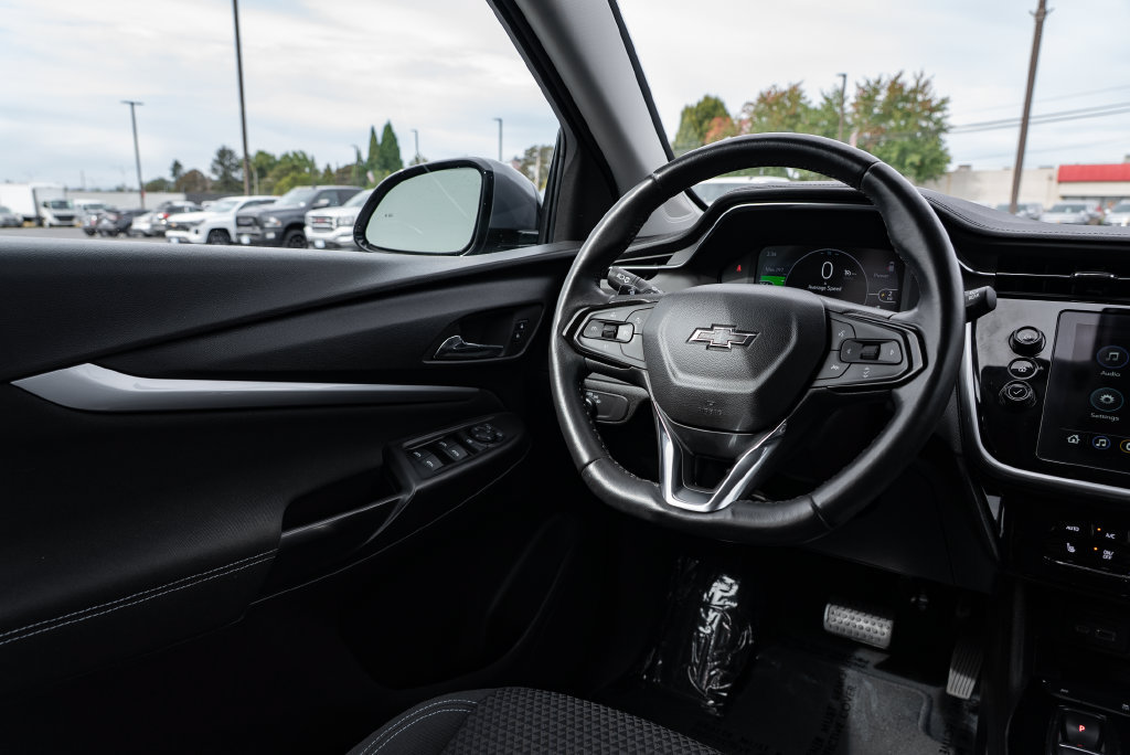 Used 2023 Chevrolet Bolt EUV LT w/ Comfort Package FWD image 11