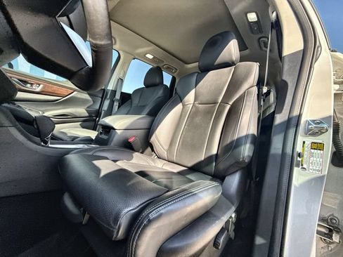 Used 2023 Subaru Ascent Touring AWD/4WD image 11