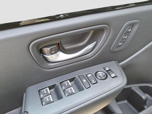 Used 2025 Honda Pilot TrailSport image 18