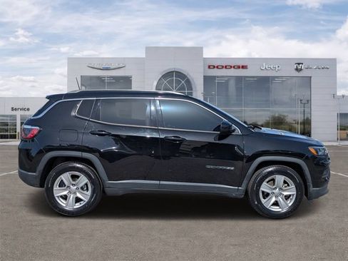 Certified 2022 Jeep Compass Latitude FWD image 2