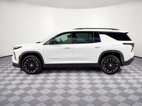 Certified 2025 Chevrolet Traverse LT w/ Sun and Wheel Package FWD image 2