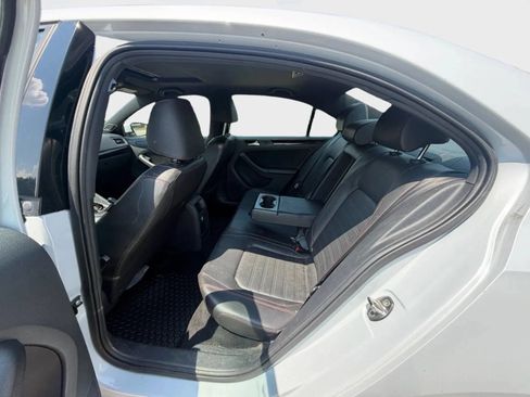 Used 2017 Volkswagen Jetta GLI FWD image 20
