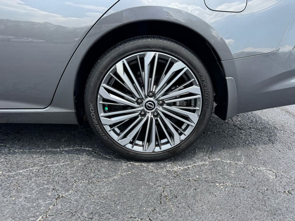 Used 2024 Nissan Altima 2.5 SL FWD image 9