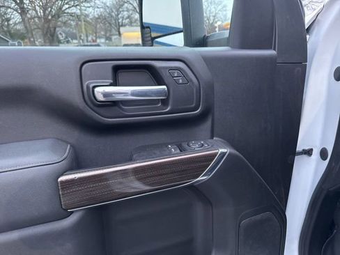 Used 2024 Chevrolet Silverado 2500 LT w/ Convenience Package image 11