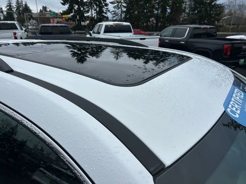 Certified 2025 Chevrolet Traverse LT w/ Sun and Wheel Package image 28