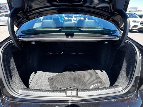Used 2017 Volkswagen Jetta GLI FWD image 12