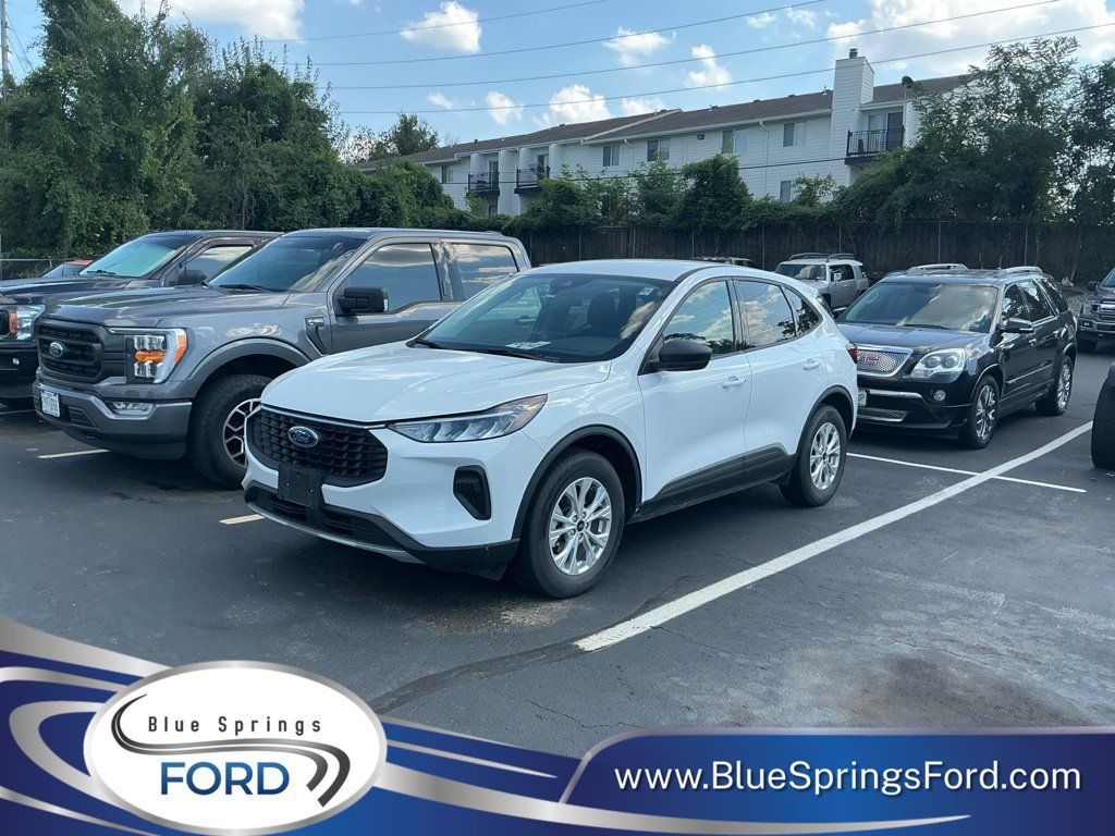 Used 2025 Ford Escape Active AWD/4WD image 1