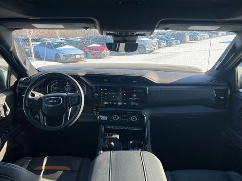 Used 2024 GMC Sierra 1500 AT4 w/ Technology Package image 19