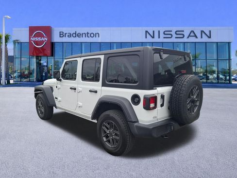 Used 2024 Jeep Wrangler Unlimited Sport AWD/4WD image 7