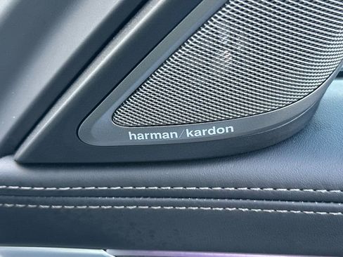 Used 2022 BMW ALPINA B7 xDrive w/ Luxury Rear Seating Package image 19