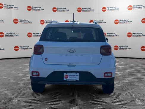 Certified 2025 Hyundai Venue SEL image 6