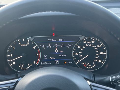 Used 2024 Nissan Altima 2.5 SR w/ SR Premium Package FWD image 28