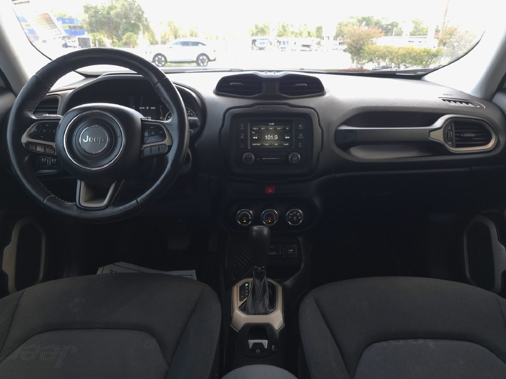Used 2016 Jeep Renegade Latitude FWD image 16