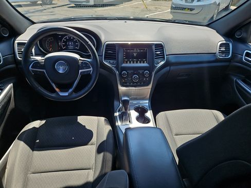 Used 2018 Jeep Grand Cherokee Laredo AWD/4WD image 11
