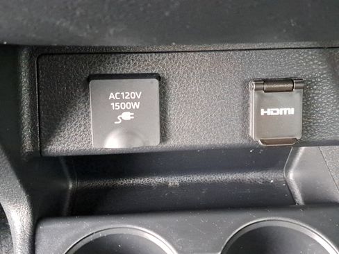 Certified 2021 Toyota Sienna Platinum image 16