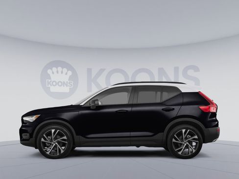 Used 2023 Volvo XC40 B5 Plus w/ Protection Package Premier image 2