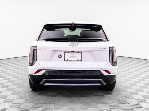 Certified 2025 Cadillac Optiq Luxury 2 w/ LPO, Floor Liner Package AWD/4WD image 4