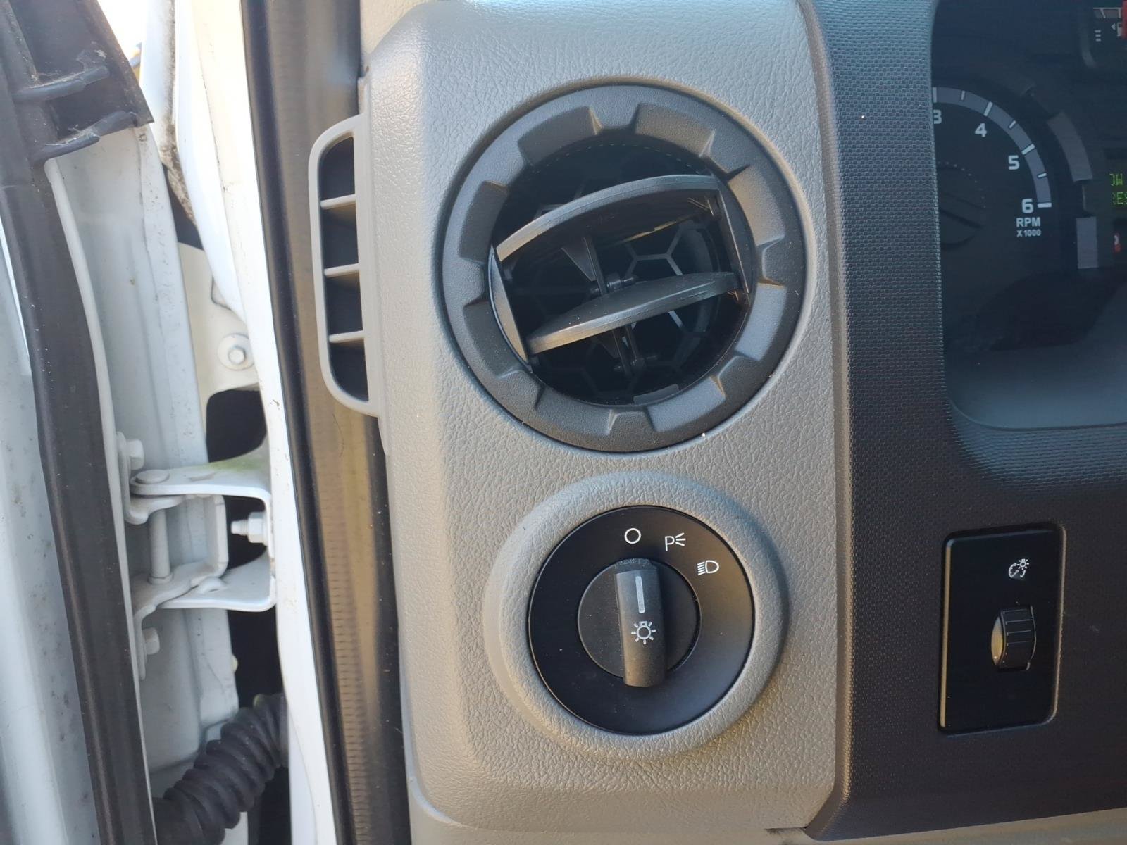 Used 2011 Ford E-350 and Econoline 350 XLT RWD image 17