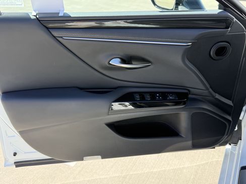 Certified 2025 Lexus ES 350 FWD image 17