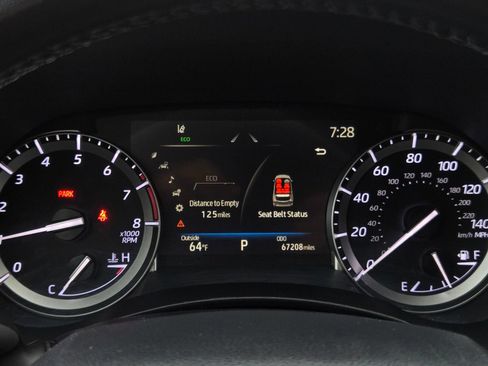Used 2022 Toyota Highlander XLE AWD/4WD image 23