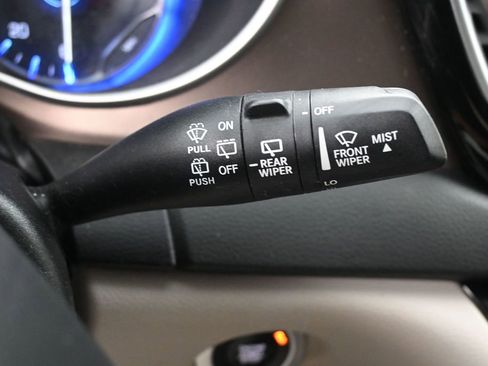 Used 2022 Chrysler Voyager LX FWD image 19