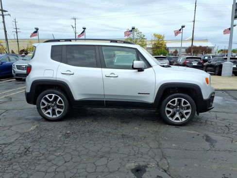Used 2017 Jeep Renegade Latitude w/ Cold Weather Group AWD/4WD image 8