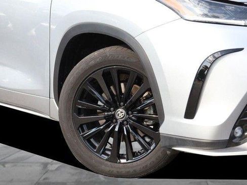 Used 2025 Toyota Highlander XSE AWD/4WD image 3