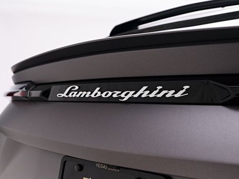 Used 2021 Lamborghini Urus image 22