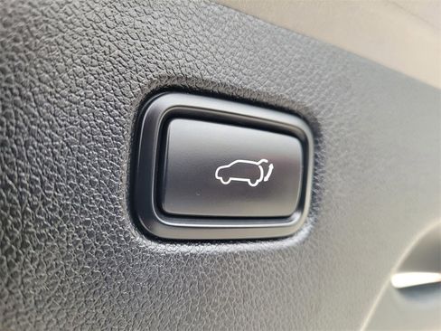 Used 2018 Kia Sorento SX image 29