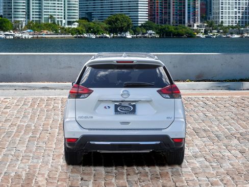 Used 2019 Nissan Rogue SV image 6
