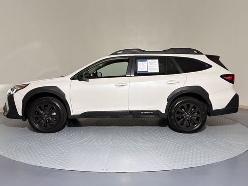Used 2023 Subaru Outback Onyx Edition AWD/4WD image 2