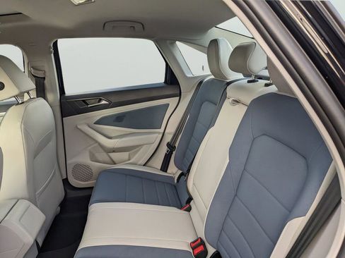 New 2026 Volkswagen Jetta SE FWD image 12